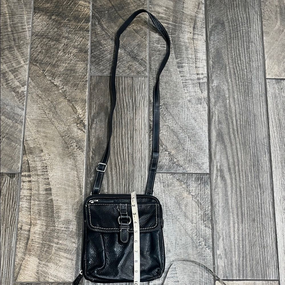 Fossil Black Crossbody Bag with Adjustable Strap and Flap Closure - Picture 3 of 9